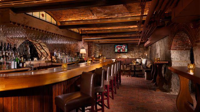 mtwash-omni-mount-washington-resort-cave-bar-1