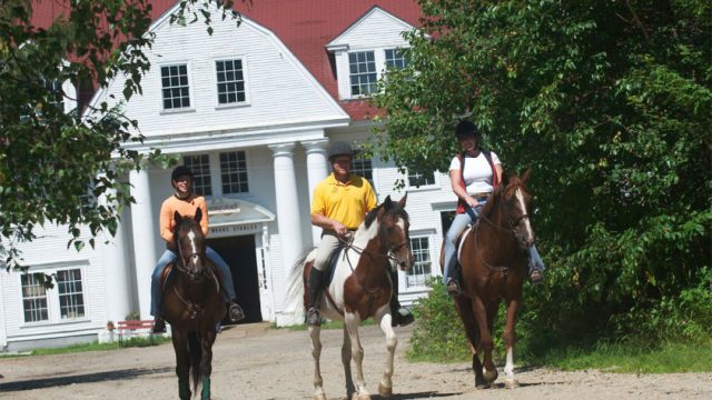Omni-mtwash-omni-mount-washington-resort-horse-back-riding-842×474